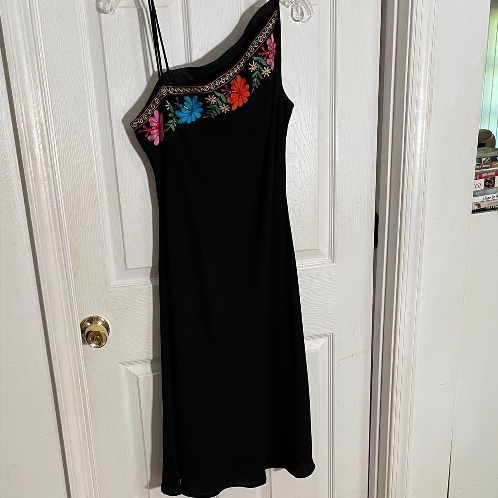 Donna Morgan Black One-Shoulder Dress with Floral Accents